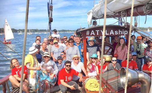 Babesle korporatiboa Ekitaldia Ontzian Atyla Itsasontzia Bela Taldearen Argazkia Taldea Konpainia Erresuma Batua Frantzia Espainia Euskal Herria Itsasontzia Talde handien babesa Aukera paregabea